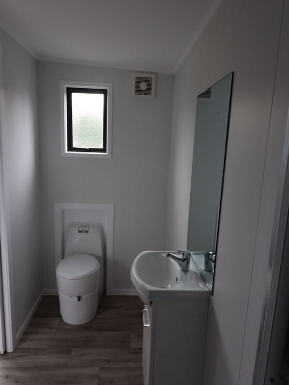Long Term Cabin Rental - 9 Metre One Bedroom Toilet