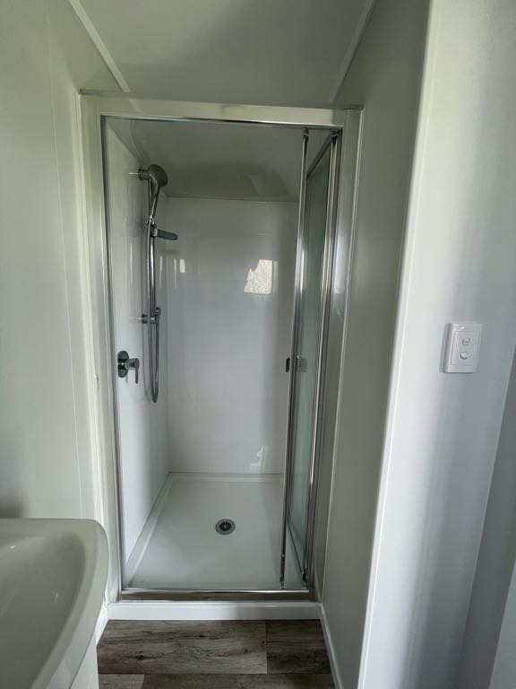 Long Term Cabin Rental - 9 Metre One Bedroom Shower